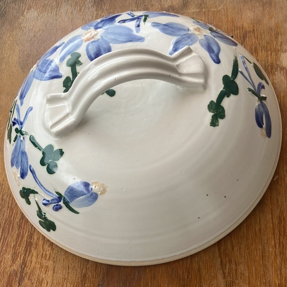 Howard 96010 Handmade White w. Blue Flowers Covered Round Deep Ceramic Dish - Picture 7 of 17